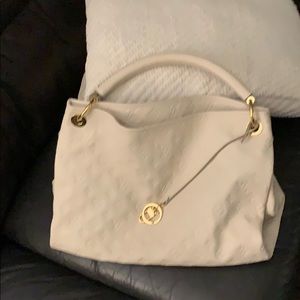 Louis Vuitton Artsy MM WHITE MAHINA LEATHER